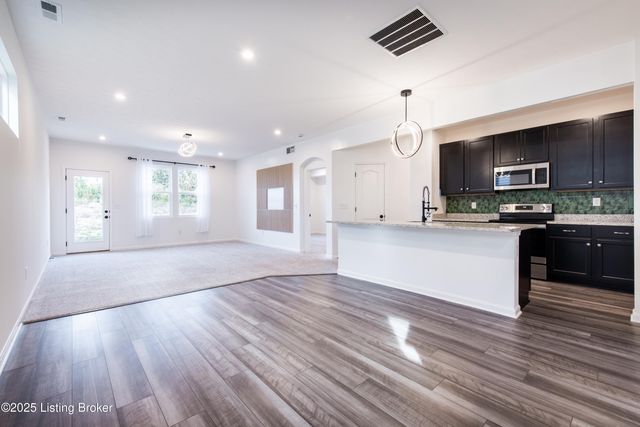 10029 Windcrest Farms Ln, Louisville, KY 40291