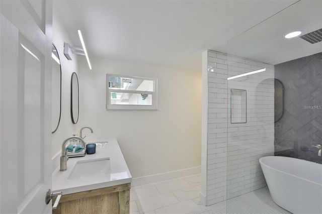 2028 N BETTY LANE, Clearwater, FL 33755