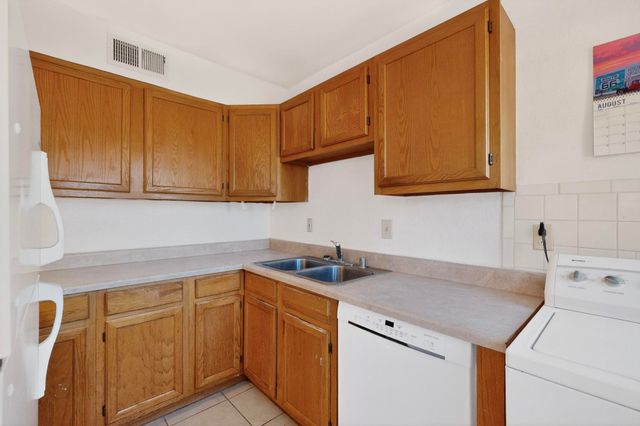 1230 Pitt Street NE, Albuquerque, NM 87112