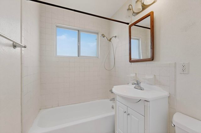 1230 Pitt Street NE, Albuquerque, NM 87112