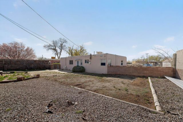 1230 Pitt Street NE, Albuquerque, NM 87112