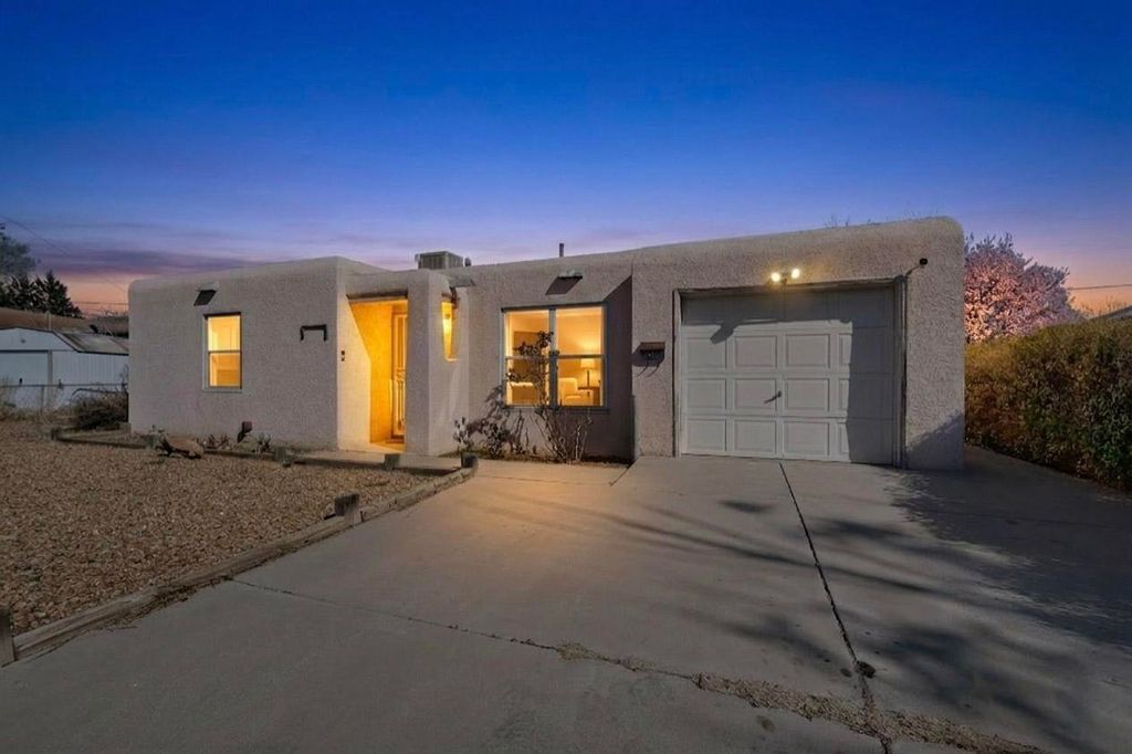 1230 Pitt Street NE, Albuquerque, NM 87112