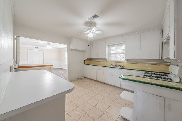 3905 London Lane, Richland Hills, TX 76118