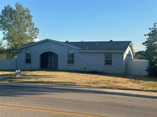 5848 Keeneland Parkway, Dallas, TX 75211