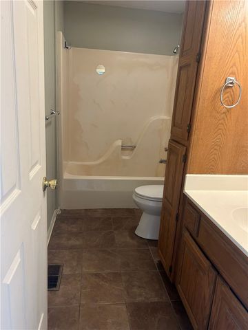 1009 SE J Street, Bentonville, AR 72712