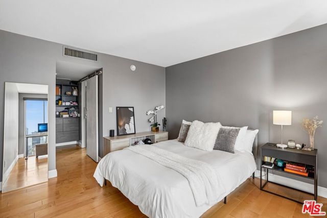 800 W 1st Street 2805, Los Angeles, CA 90012