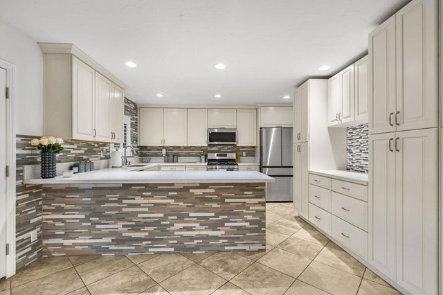 43255 Silktree Lane, Palm Desert, CA 92260