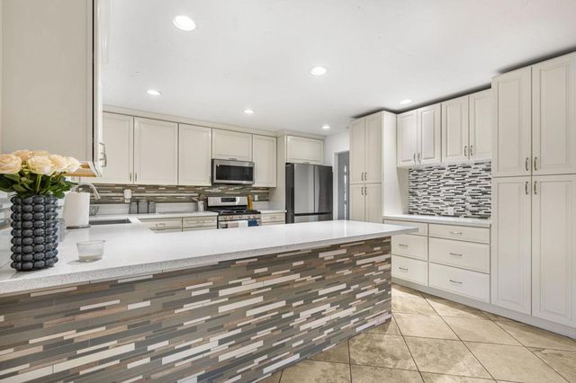 43255 Silktree Lane, Palm Desert, CA 92260