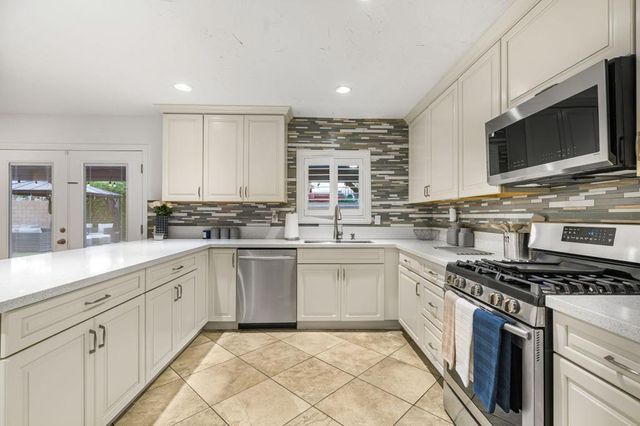 43255 Silktree Lane, Palm Desert, CA 92260