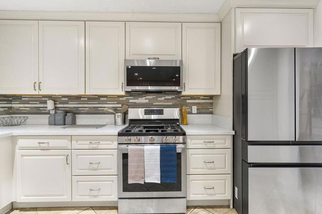 43255 Silktree Lane, Palm Desert, CA 92260