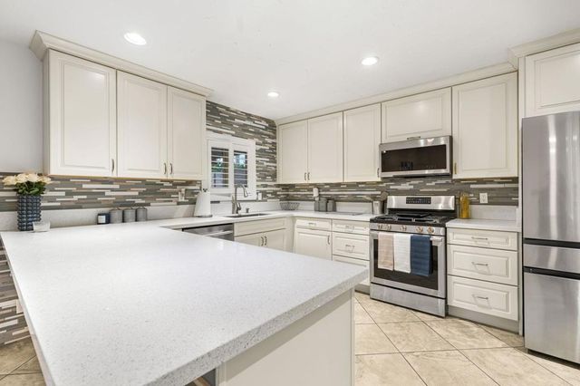 43255 Silktree Lane, Palm Desert, CA 92260