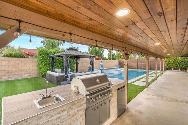 43255 Silktree Lane, Palm Desert, CA 92260