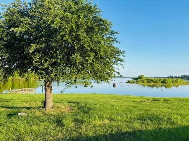 512 Laurel Cove W, Onalaska, TX 77360