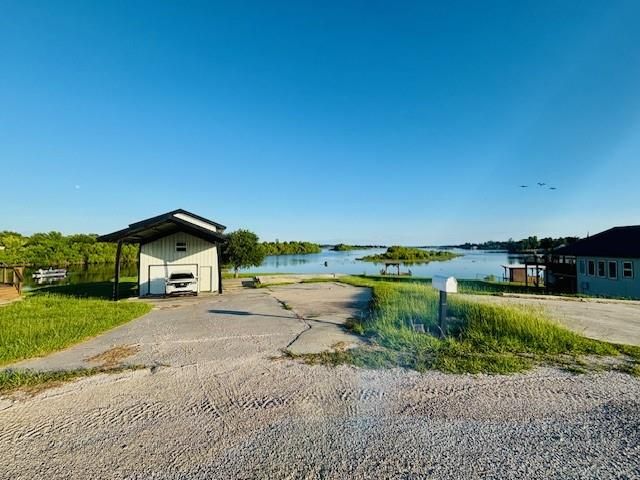 512 Laurel Cove W, Onalaska, TX 77360