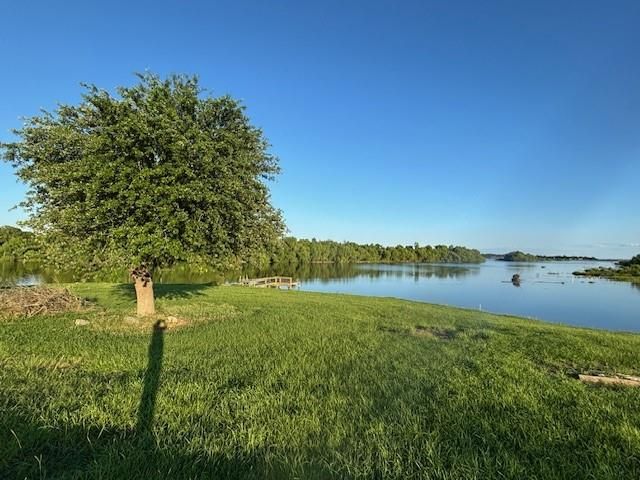 512 Laurel Cove W, Onalaska, TX 77360