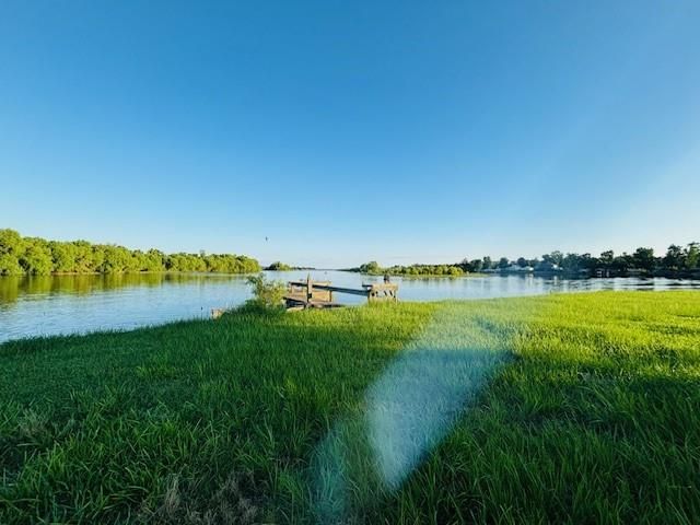 512 Laurel Cove W, Onalaska, TX 77360