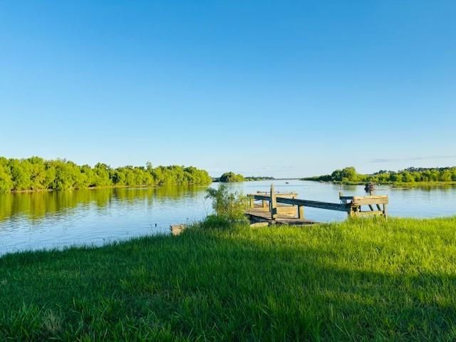 512 Laurel Cove W, Onalaska, TX 77360