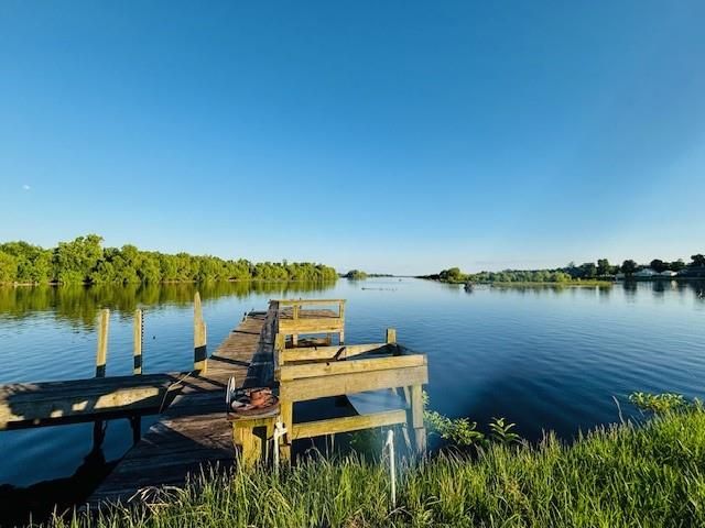 512 Laurel Cove W, Onalaska, TX 77360