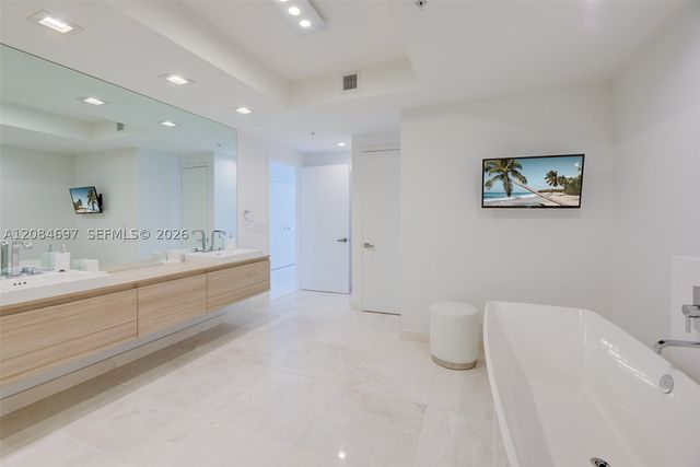 17111 SE Biscayne Blvd 1110, North Miami Beach, FL 33160