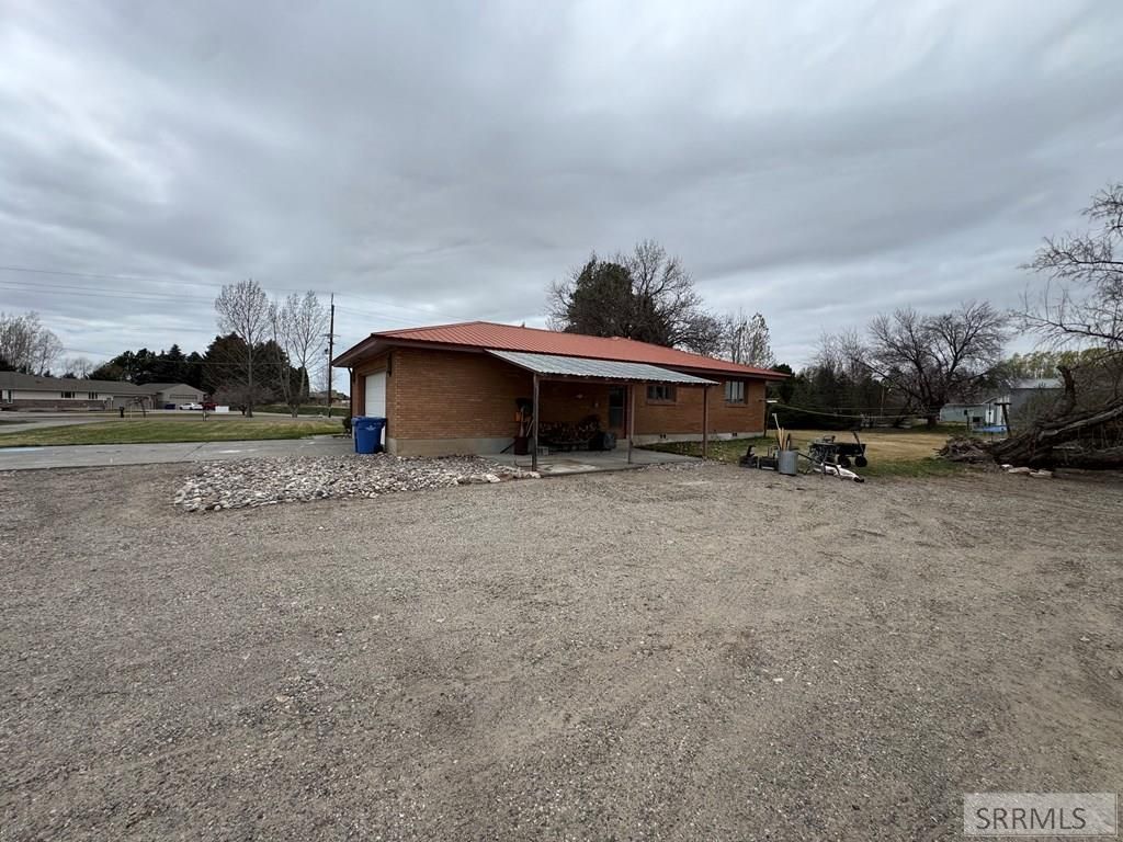 Image 11 of property listing at 1417 N 1100 E, Shelley, ID 83274