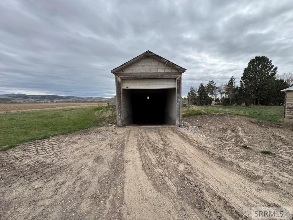 Image 23 of property listing at 1417 N 1100 E, Shelley, ID 83274