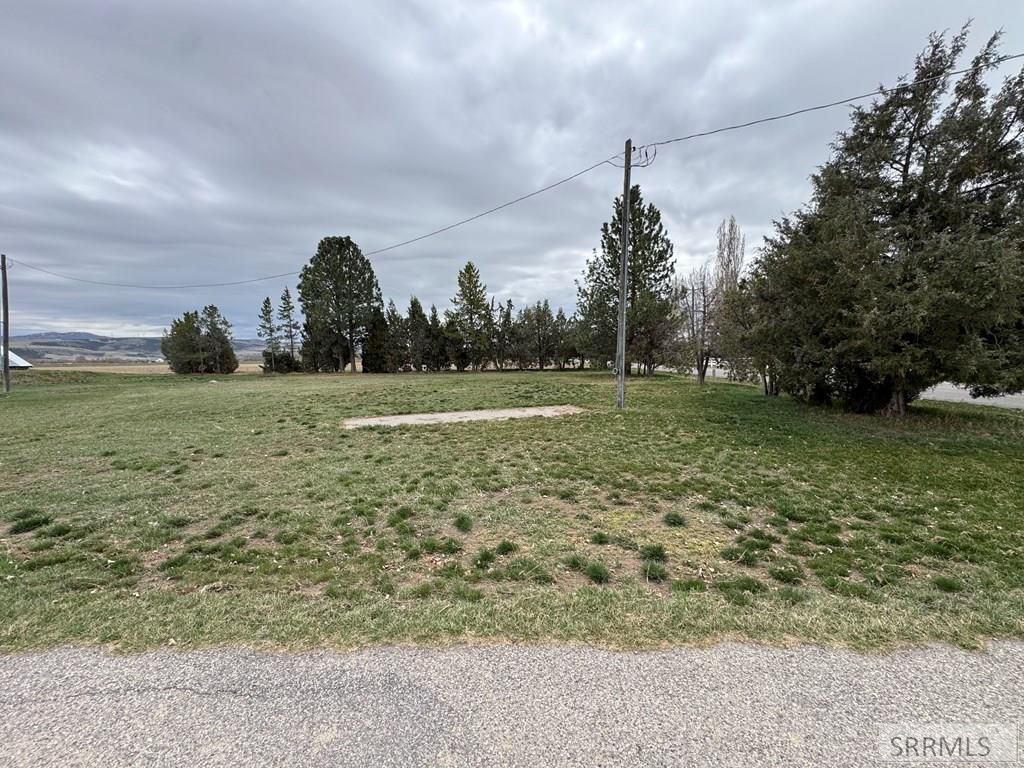 Image 5 of property listing at 1417 N 1100 E, Shelley, ID 83274