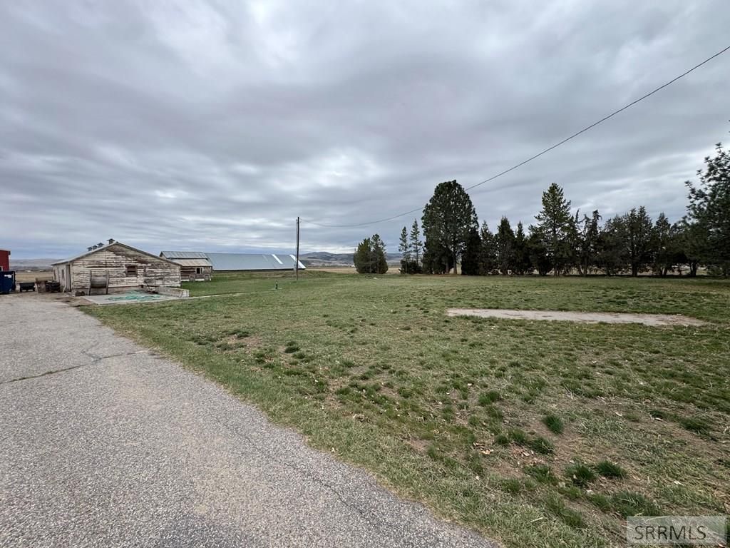 Image 6 of property listing at 1417 N 1100 E, Shelley, ID 83274