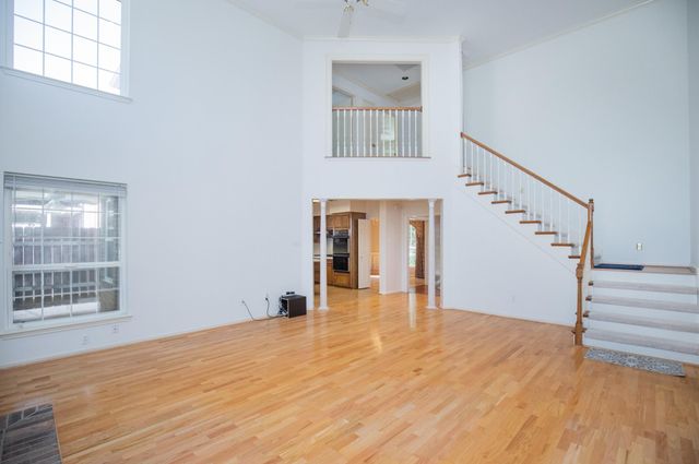 4631 Meadow Green Drive, Sugar Land, TX 77479