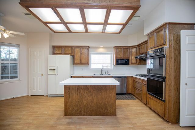 4631 Meadow Green Drive, Sugar Land, TX 77479