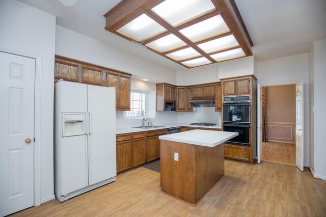 4631 Meadow Green Drive, Sugar Land, TX 77479