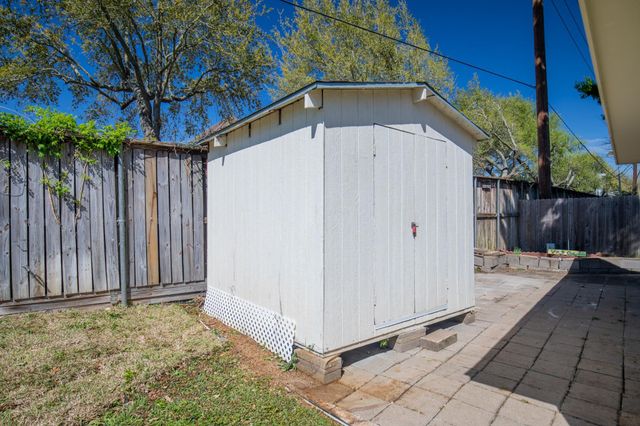 4631 Meadow Green Drive, Sugar Land, TX 77479