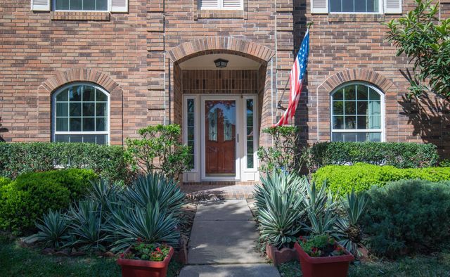 4631 Meadow Green Drive, Sugar Land, TX 77479