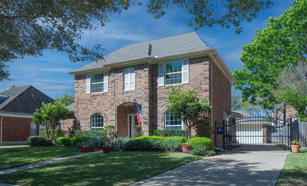 4631 Meadow Green Drive, Sugar Land, TX 77479