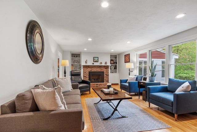 48 Cooney Rd, Tewksbury, MA 01876