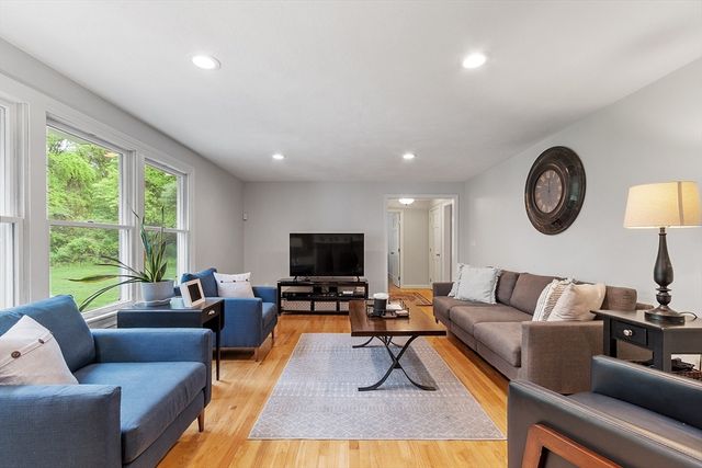 48 Cooney Rd, Tewksbury, MA 01876