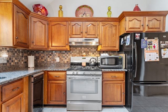 48 Cooney Rd, Tewksbury, MA 01876