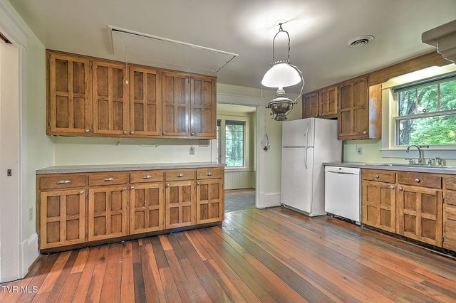 111 West Woodrow Avenue, Jonesborough, TN 37659
