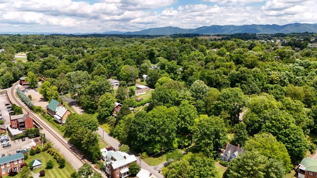 111 West Woodrow Avenue, Jonesborough, TN 37659