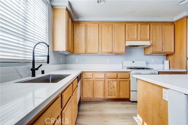 13816 Grant, Oak Hills, CA 92344