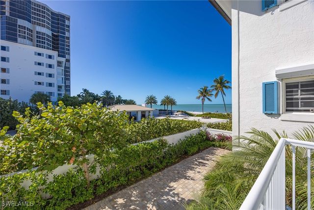 70 Seagate DR, Naples, FL 34103