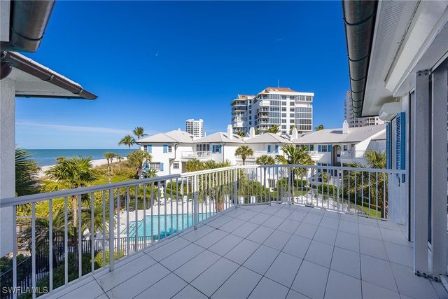 70 Seagate DR, Naples, FL 34103