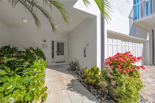 70 Seagate DR, Naples, FL 34103