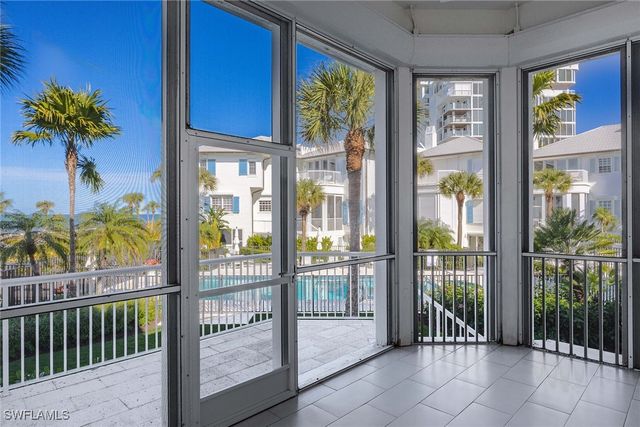 70 Seagate DR, Naples, FL 34103