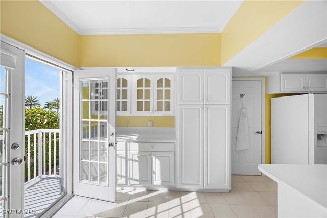 70 Seagate DR, Naples, FL 34103