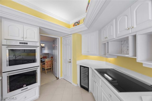 70 Seagate DR, Naples, FL 34103