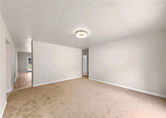 565 Wavelyn Way, Riverdale, GA 30274