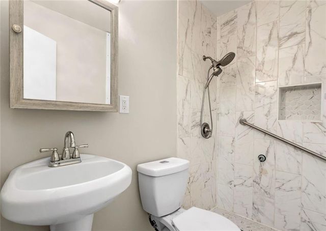 565 Wavelyn Way, Riverdale, GA 30274