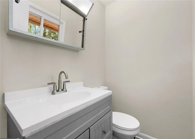 565 Wavelyn Way, Riverdale, GA 30274