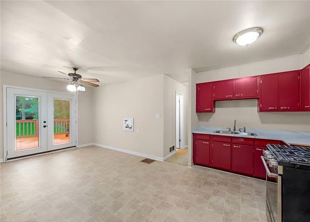 565 Wavelyn Way, Riverdale, GA 30274