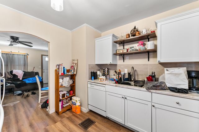 1523 Kirkwood Boulevard, Davenport, IA 52803
